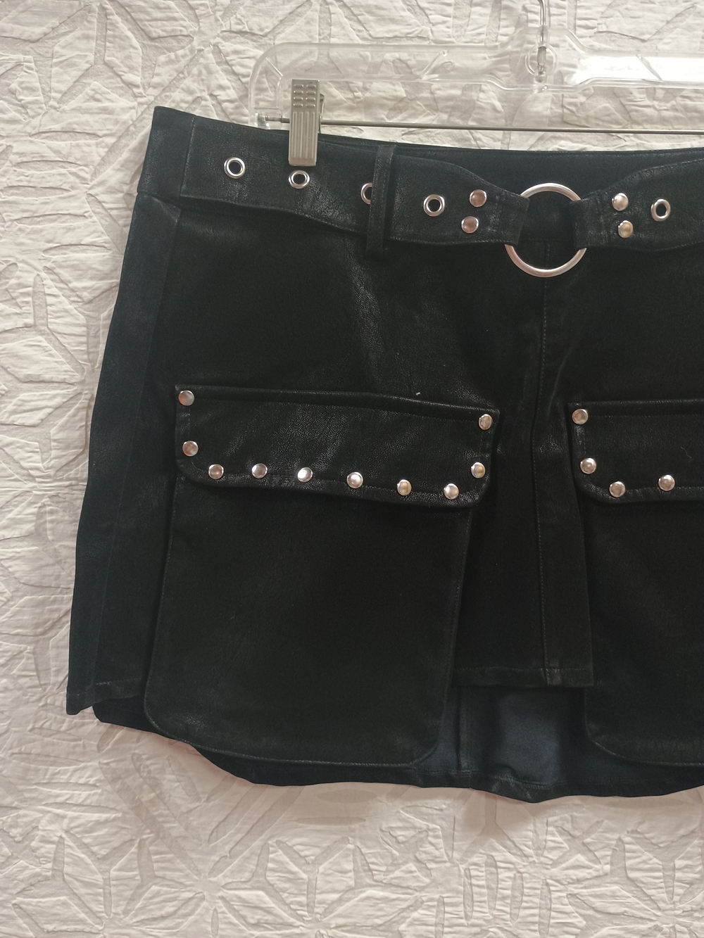 ๐ SOCIAL COLLISON Black Faux Leather Mini Skirt with Studded Cargo Pockets 1X - Picture 3 of 5